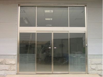 玻璃門碰撞維修2